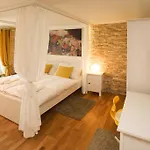 Rebel House Apartment *