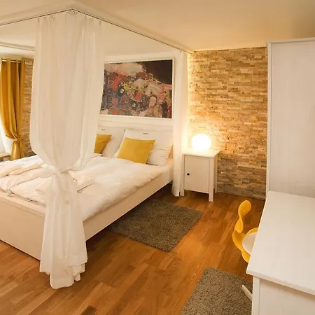 Rebel House Apartment *